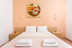 a bedroom with a bed with two towels on it at Studios Pinelopi in Skala Potamias