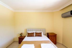 Postel nebo postele na pokoji v ubytování Yeşilkaya Hotel