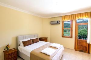 Postel nebo postele na pokoji v ubytování Yeşilkaya Hotel