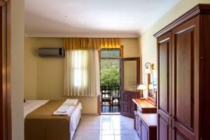 Postel nebo postele na pokoji v ubytování Yeşilkaya Hotel