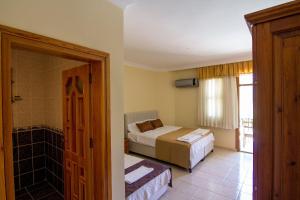 Postel nebo postele na pokoji v ubytování Yeşilkaya Hotel