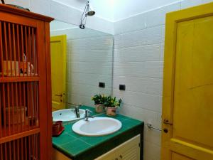 a bathroom with a sink and a mirror at casadipaola in Gambassi Terme