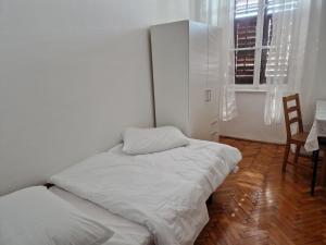 Giường trong phòng chung tại Studio apartman Port