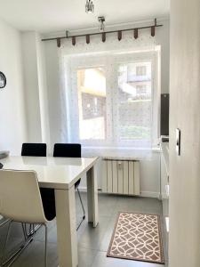 a kitchen with a table and chairs and a window at WHY NOT Apartament w centrum, ul. Gimnazjalna 12/1 in Zakopane