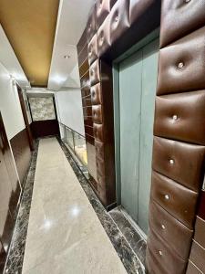 a room with a hallway with brown and green walls at Hotel Vista Inn, Karol Bagh, New Delhi in New Delhi