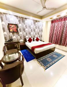 a bedroom with a bed and a table and chairs at Hotel Vista Inn, Karol Bagh, New Delhi - Near Metro in New Delhi