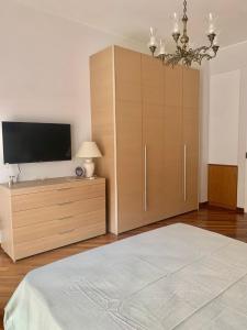 a living room with a television and a dresser at Le dimore di Fedra in Bari
