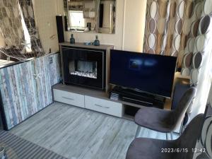 Un televizor și/sau centru de divertisment la Beach Resort Nieuwvliet Bad - NV 102