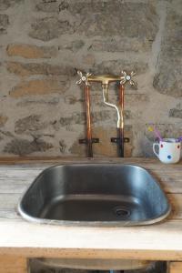 a sink with a faucet on top of a counter at Stodola Počúvadlo in Počúvadlo