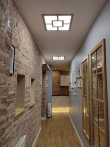 Køkken eller tekøkken på Уютный лофт среди старых парков