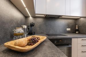 Kuchyň nebo kuchyňský kout v ubytování STORIES Design ApartHotel