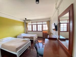 Postel nebo postele na pokoji v ubytování Citi Place Hotel ซิตี้ เพลส