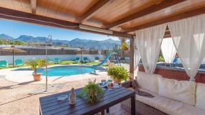 Bazén v ubytování Villa Jimena Nerja by Ruralidays nebo v jeho okolí