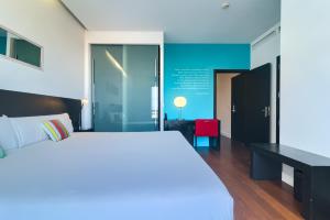 Postel nebo postele na pokoji v ubytování Sea You Hotel Port Valencia