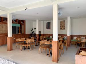Restoran või mõni muu söögikoht majutusasutuses Roots Hotel Senggigi