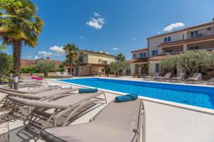 Bazén v ubytovaní Apartments in Porec - Istrien 36949 alebo v jeho blízkosti