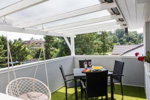 Balkón nebo terasa v ubytování Balatonic Lemon apartmanház
