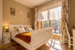 Posteľ alebo postele v izbe v ubytovaní Apartamenty Tatra View Kościelisko