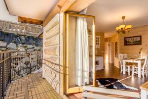 Kuchyňa alebo kuchynka v ubytovaní Apartamenty Tatra View Kościelisko