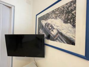 Televízia a/alebo spoločenská miestnosť v ubytovaní San Paolo