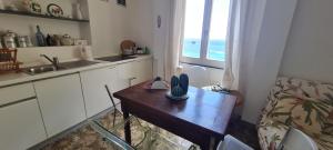 Cuisine ou kitchenette dans l'établissement Finestra sul mare a Monterosso
