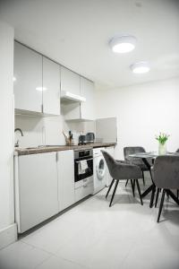 Cuina o zona de cuina de 1B Apartment, 30 mins to Oxford Street