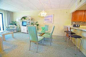 Η κουζίνα ή μικρή κουζίνα στο Ocean Place 315 condo