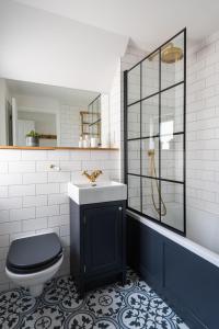 a bathroom with a toilet and a sink at Apartment 14, Withie Cove in Hope Cove