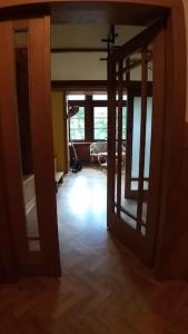 an open door to a room with a living room at Leśny kasztel pod sosnami. Pokój w koronach drzew. in Milanówek