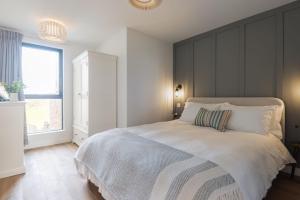 Ένα ή περισσότερα κρεβάτια σε δωμάτιο στο Apartment 9, Searush Cove