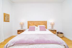 Łóżko lub łóżka w pokoju w obiekcie Juan Bravo Suites