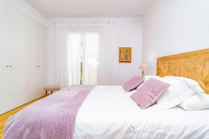 Łóżko lub łóżka w pokoju w obiekcie Juan Bravo Suites