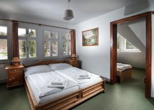 Łóżko lub łóżka w pokoju w obiekcie Depandance Villa Hubertus