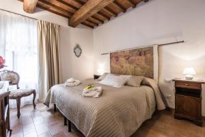 a bedroom with a bed with towels on it at Villa Le Ripe Apartments in Gambassi Terme