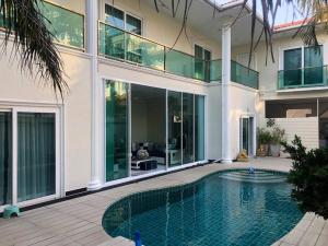 Bazén v ubytování Pattaya Pool Villa nebo v jeho okolí