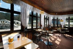Depandance Villa Hubertus tesisinde bir restoran veya yemek mekanı