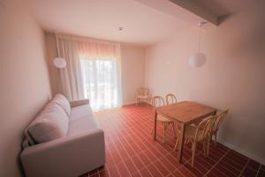 Terra Aurea Aparthotel的休息区