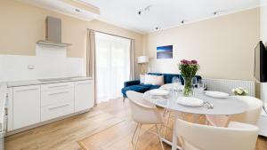Kuchyňa alebo kuchynka v ubytovaní Apartamenty Sun & Snow Rezydencja Karkonoska