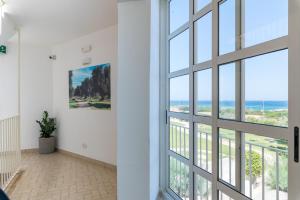a room with a view of the ocean at Calanca Apulian Residence in Torre Santa Sabina