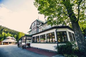 Budynek, w którym mieści się hotel
