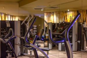 Fitness centrum a/nebo fitness zařízení v ubytování Hotel SB Plaza Europa