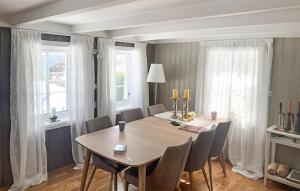 Φωτογραφία από το άλμπουμ του Nice Home In Bokn With House Sea View σε Jøsen