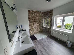 Gallery image ng Private Room with shared spaces sa Ranst