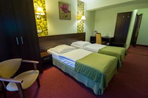 Łóżko lub łóżka w pokoju w obiekcie Hotel Pod Szrenicą