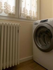 a washing machine in a room with a window at Appartamento centro storico Nuovo e Ristrutturato in Pesaro