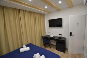 Μια τηλεόραση ή/και κέντρο ψυχαγωγίας στο K rooms old town self check in