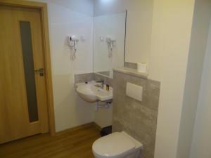 Kúpeľňa v ubytovaní 4family *RESORT*SPA*