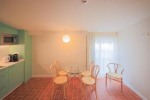 Terra Aurea Aparthotel的厨房或小厨房