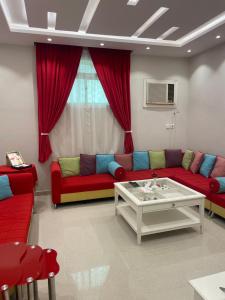 Posezení v ubytování Al Aseel Apartment Buyoot Al Diyafah