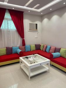 Posezení v ubytování Al Aseel Apartment Buyoot Al Diyafah